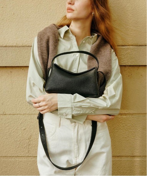 NiiNa(ニーナ)の「【 NiiNa / ニーナ 】高品質レザー2WAYミニハンドバッグ(ハンドバッグ・レディース・グレイッシュベージュ/ブラック/ホワイト・FREE)」の2枚目の写真