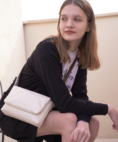 BBYB(ビービーワイビー)の「Popa Unisex Small Messenger Bag (Ivory)(メッセンジャーバッグ・レディース・その他・FREE)」の2枚目の写真