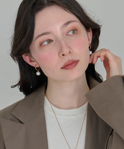Phoebe(フィービィー)の「【金属アレルギー対応】カルチャードパールフープピアス/ステンレス/大ぶり/存在感◎/主役級(ピアス(両耳用)・レディース・ホワイト・FREE)」の7枚目の写真