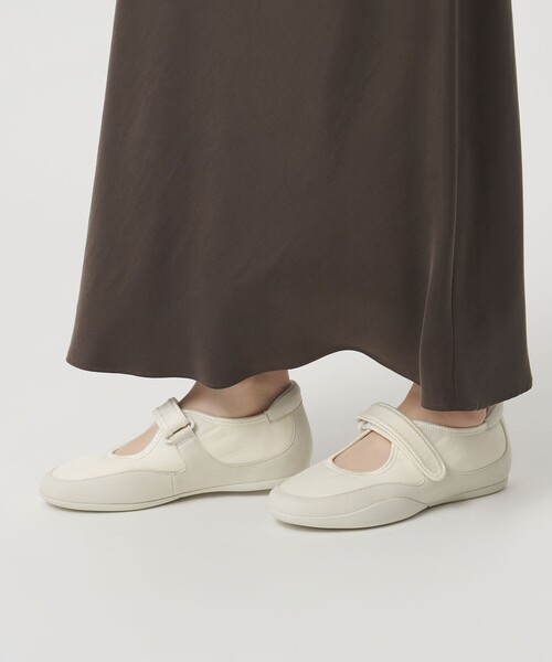 ODETTE E ODILE（オデットエオディール）の「ベルクロメリージェーン フラット10（バレエシューズ・レディース・オフホワイト/オリーブ/ブラック/ロイヤルブルー・24.5cm/24cm/23.5cm/23cm/22.5cm）」の5枚目の写真