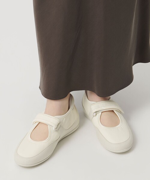 ODETTE E ODILE（オデットエオディール）の「ベルクロメリージェーン フラット10（バレエシューズ・レディース・オフホワイト/オリーブ/ブラック/ロイヤルブルー・24.5cm/24cm/23.5cm/23cm/22.5cm）」の6枚目の写真