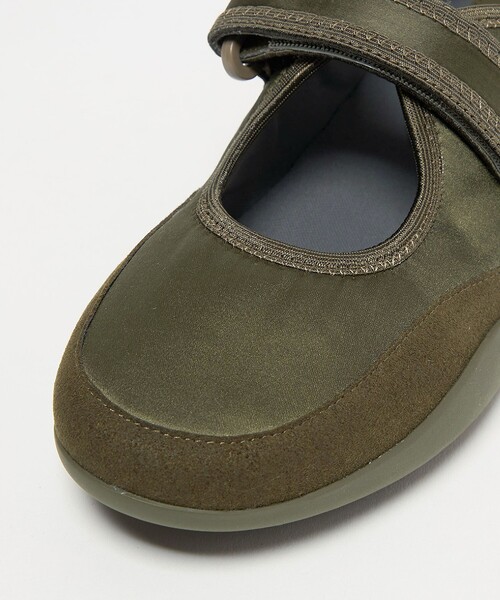 ODETTE E ODILE（オデットエオディール）の「ベルクロメリージェーン フラット10（バレエシューズ・レディース・オフホワイト/オリーブ/ブラック/ロイヤルブルー・24.5cm/24cm/23.5cm/23cm/22.5cm）」の13枚目の写真