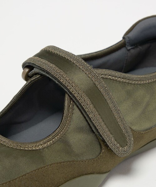 ODETTE E ODILE（オデットエオディール）の「ベルクロメリージェーン フラット10（バレエシューズ・レディース・オフホワイト/オリーブ/ブラック/ロイヤルブルー・24.5cm/24cm/23.5cm/23cm/22.5cm）」の15枚目の写真