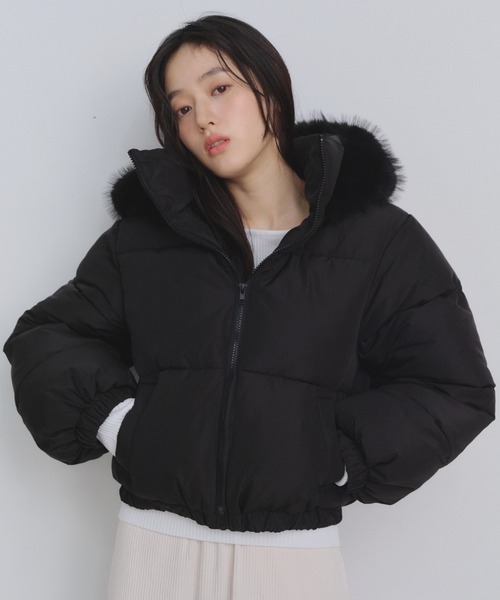 P.V.T(ピーブイティー)の「スタンダードファーフード付き中綿ブルゾン(ダウンジャケット/コート・レディース・ブラック・M)」の2枚目の写真