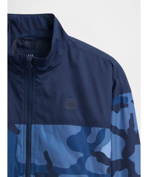 GAP(ギャップ)の「リサイクル カラーブロック カモフラージュ ウィンドブレーカー (キッズ)(ナイロンジャケット・キッズ・ブルー・120cm/130cm/140cm/150cm/160cm/110cm)」の4枚目の写真