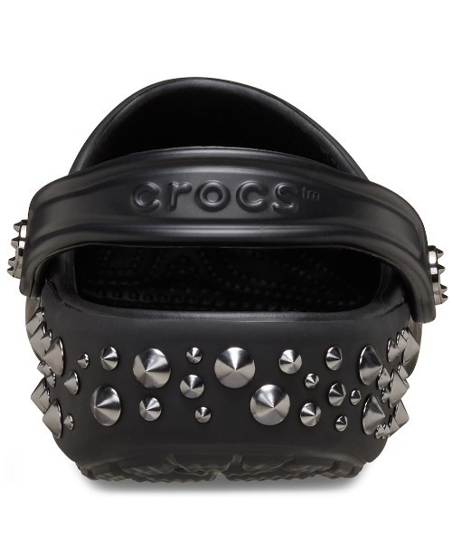 crocs（クロックス）の「クロックス crocs Classic Studded Clog Blk（サンダル・レディース・ブラック・22.0cm/23.0cm/24.0cm/25.0cm/26.0cm）」の6枚目の写真