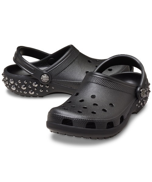 crocs（クロックス）の「クロックス crocs Classic Studded Clog Blk（サンダル・レディース・ブラック・22.0cm/23.0cm/24.0cm/25.0cm/26.0cm）」の4枚目の写真