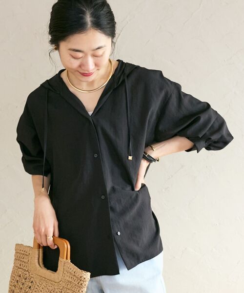 le.coeur blanc(ルクールブラン)の「エアータンブラーフードブラウス(シャツ/ブラウス・レディース・ブラック/オフホワイト/ライトグリーン・38)」の1枚目の写真