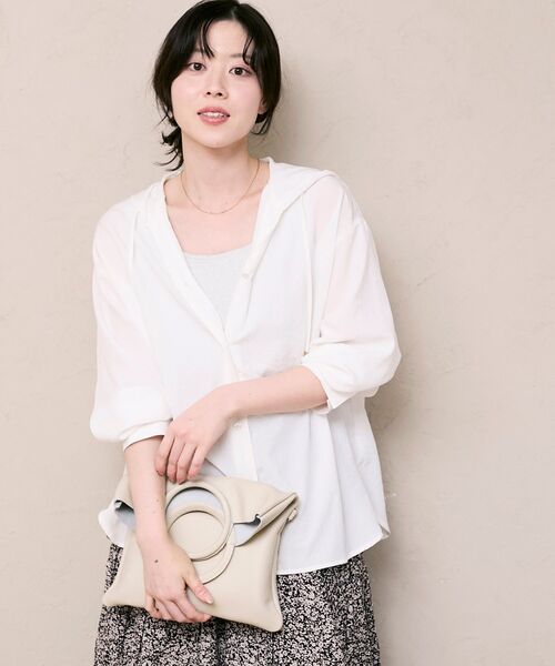 le.coeur blanc(ルクールブラン)の「エアータンブラーフードブラウス(シャツ/ブラウス・レディース・ブラック/オフホワイト/ライトグリーン・38)」の10枚目の写真