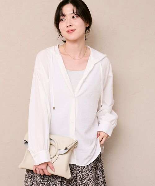 le.coeur blanc(ルクールブラン)の「エアータンブラーフードブラウス(シャツ/ブラウス・レディース・ブラック/オフホワイト/ライトグリーン・38)」の11枚目の写真