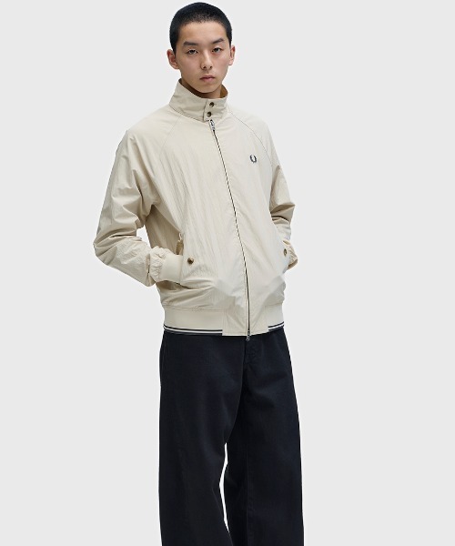 FRED PERRY（フレッドペリー）の「Crinkle Harrington Jacket／シワ加工ハリントンジャケット（ブルゾン・メンズ・オートミール/ネイビー/レッド・L/M/S）」の4枚目の写真