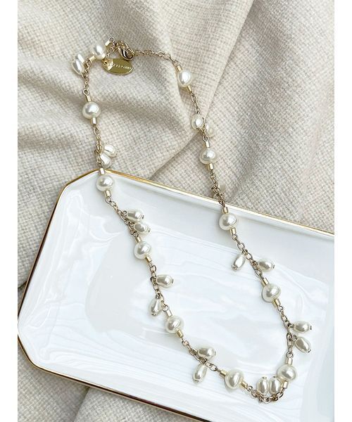 LILY BROWN(リリーブラウン)の「バリエーションパールネックレス(ネックレス・レディース・ブラック/ライム/ゴールド・F)」の4枚目の写真