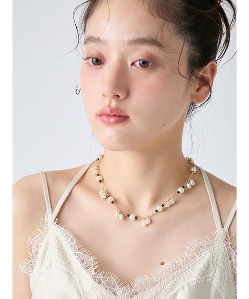 LILY BROWN(リリーブラウン)の「バリエーションパールネックレス(ネックレス・レディース・ブラック/ライム/ゴールド・F)」の11枚目の写真