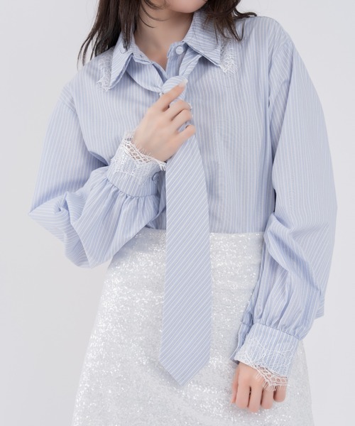 mellowneon（メロウネオン）の「ネクタイセットレースドッキングシャツ（シャツ/ブラウス・レディース・ストライプ/チェック/ブルー/ホワイト系・FREE）」の7枚目の写真
