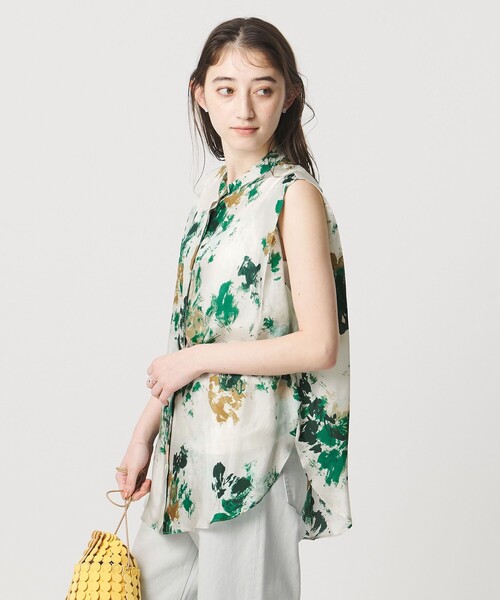 SACRA（サクラ）の「＜SACRA＞フローラプリント ノースリーブブラウス（シャツ/ブラウス・レディース・ケリーグリーン・38）」の3枚目の写真