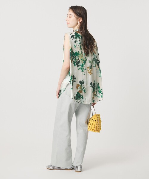 SACRA（サクラ）の「＜SACRA＞フローラプリント ノースリーブブラウス（シャツ/ブラウス・レディース・ケリーグリーン・38）」の6枚目の写真