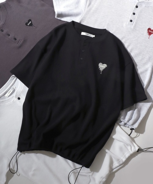 SITRY(シトリー)の「SITRY Heart Embroidery Thermal/別注 オーバーサイズ ハートロゴ ワンポイントラメ刺繍 ドローコード ワッフル ヘンリーネック 半袖Tシャツ レディース メンズ(Tシャツ/カットソー・レディース・チャコール/ネイビー/グレー系その他2/ブルー系その他/ホワイト系その他/ブラック/グレー系その他/オフホワイト/アッシュグレー/ブラック系その他・M/L/XL)」の4枚目の写真