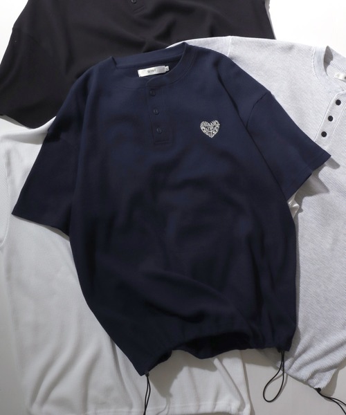 SITRY(シトリー)の「SITRY Heart Embroidery Thermal/別注 オーバーサイズ ハートロゴ ワンポイントラメ刺繍 ドローコード ワッフル ヘンリーネック 半袖Tシャツ レディース メンズ(Tシャツ/カットソー・レディース・チャコール/ネイビー/グレー系その他2/ブルー系その他/ホワイト系その他/ブラック/グレー系その他/オフホワイト/アッシュグレー/ブラック系その他・M/L/XL)」の9枚目の写真