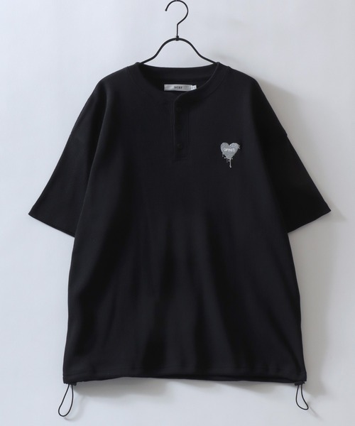 SITRY(シトリー)の「SITRY Heart Embroidery Thermal/別注 オーバーサイズ ハートロゴ ワンポイントラメ刺繍 ドローコード ワッフル ヘンリーネック 半袖Tシャツ レディース メンズ(Tシャツ/カットソー・レディース・チャコール/ネイビー/グレー系その他2/ブルー系その他/ホワイト系その他/ブラック/グレー系その他/オフホワイト/アッシュグレー/ブラック系その他・M/L/XL)」の22枚目の写真