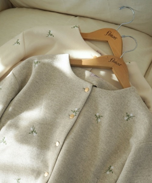 flower（フラワー）の「タイニーブーケジャケット（ノーカラージャケット・レディース・ベージュ/アイボリー・FREE）」の16枚目の写真