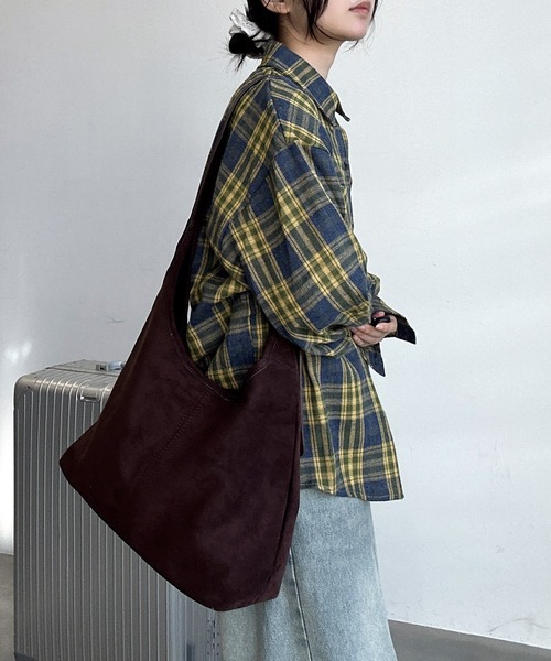 UNDERSTATEMENTs（アンダーステイトメント）の「【ユニセックス】スエードショルダーバッグ（ショルダーバッグ・メンズ・ベージュ/ブラウン/ブラック・FREE）」の4枚目の写真