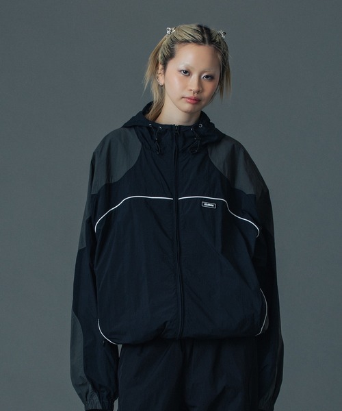 XLARGE（エクストララージ）の「PIPING HOODED JACKET（ナイロンジャケット・メンズ・ブラック/ホワイト/ネイビー・XL/L/M/S）」の7枚目の写真