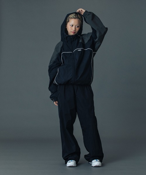 XLARGE（エクストララージ）の「PIPING HOODED JACKET（ナイロンジャケット・メンズ・ブラック/ホワイト/ネイビー・XL/L/M/S）」の14枚目の写真