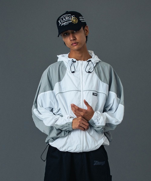 XLARGE（エクストララージ）の「PIPING HOODED JACKET（ナイロンジャケット・メンズ・ブラック/ホワイト/ネイビー・XL/L/M/S）」の15枚目の写真