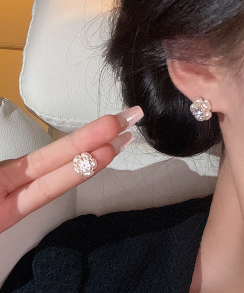 shoppinggo(ショッピングゴー)の「ピアス 花 可愛い パールピアス はなピアス キラキラ ビジューピアス(ピアス(両耳用)・レディース・ゴールド・FREE)」の3枚目の写真