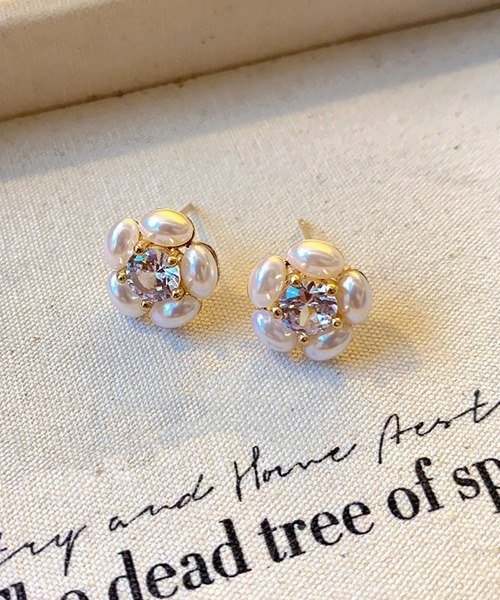 shoppinggo(ショッピングゴー)の「ピアス 花 可愛い パールピアス はなピアス キラキラ ビジューピアス(ピアス(両耳用)・レディース・ゴールド・FREE)」の5枚目の写真