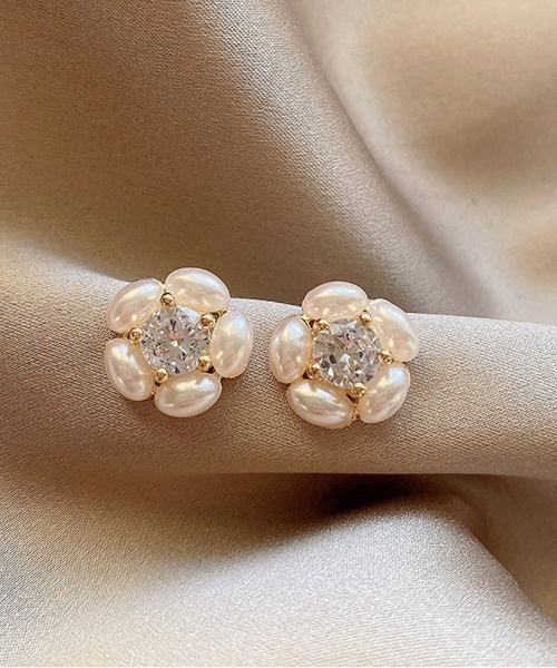 shoppinggo(ショッピングゴー)の「ピアス 花 可愛い パールピアス はなピアス キラキラ ビジューピアス(ピアス(両耳用)・レディース・ゴールド・FREE)」の9枚目の写真