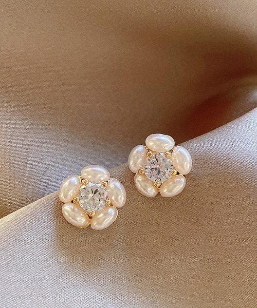 shoppinggo(ショッピングゴー)の「ピアス 花 可愛い パールピアス はなピアス キラキラ ビジューピアス(ピアス(両耳用)・レディース・ゴールド・FREE)」の10枚目の写真