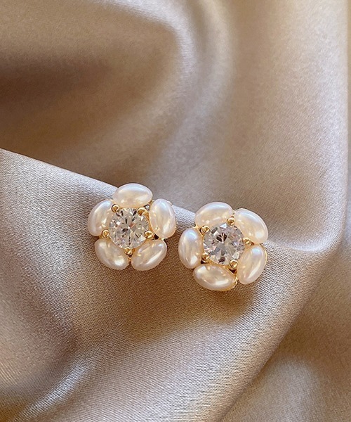 shoppinggo(ショッピングゴー)の「ピアス 花 可愛い パールピアス はなピアス キラキラ ビジューピアス(ピアス(両耳用)・レディース・ゴールド・FREE)」の11枚目の写真