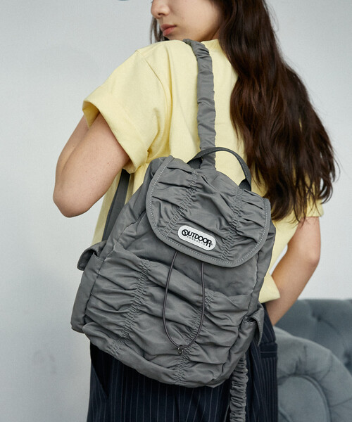 OUTDOOR PRODUCTS（アウトドアプロダクツ）の「OUTDOOR PRODUCTS × PUBLUX/アウトドアプロダクツ ＜別注カラー有り＞シャーリング バックパック　限定展開（バックパック/リュック・レディース・グレー/ブラック/ブラウン・ONE SIZE）」の5枚目の写真