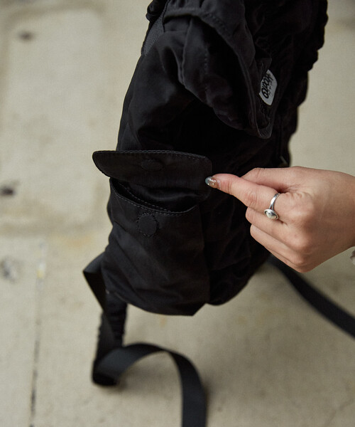 OUTDOOR PRODUCTS（アウトドアプロダクツ）の「OUTDOOR PRODUCTS × PUBLUX/アウトドアプロダクツ ＜別注カラー有り＞シャーリング バックパック　限定展開（バックパック/リュック・レディース・グレー/ブラック/ブラウン・ONE SIZE）」の17枚目の写真