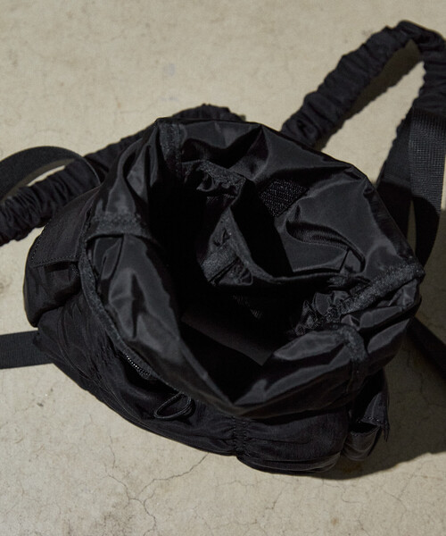 OUTDOOR PRODUCTS（アウトドアプロダクツ）の「OUTDOOR PRODUCTS × PUBLUX/アウトドアプロダクツ ＜別注カラー有り＞シャーリング バックパック　限定展開（バックパック/リュック・レディース・グレー/ブラック/ブラウン・ONE SIZE）」の21枚目の写真