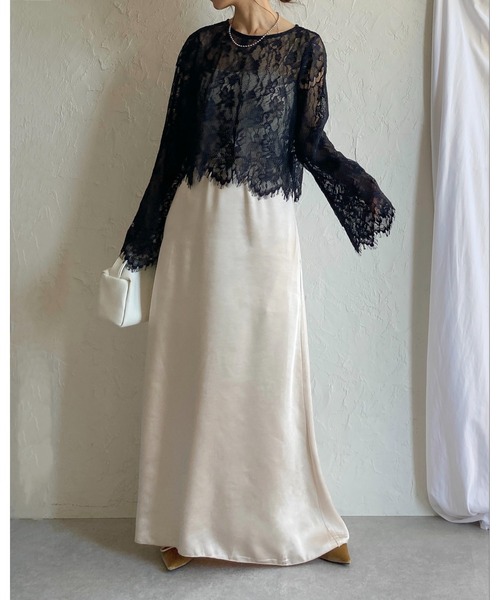 She's Closet(シーズクローゼット)の「シャイニー光沢 セミフレア ロングサテンスカート(スカート・レディース・ブラック/グレイッシュベージュ/アイボリー・FREE)」の4枚目の写真