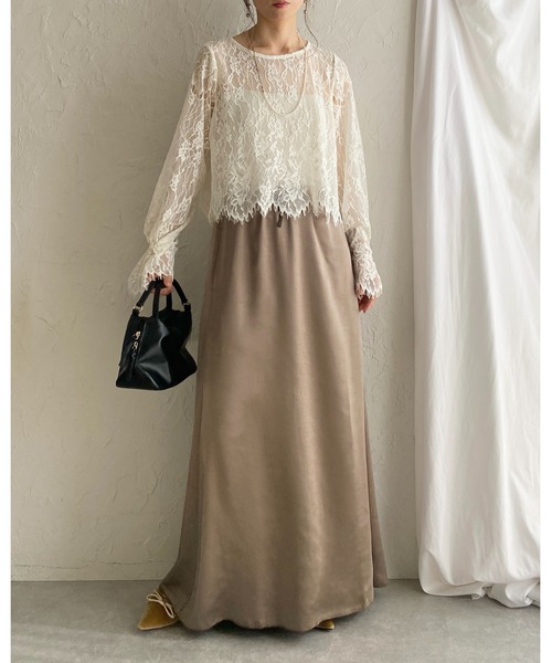 She's Closet(シーズクローゼット)の「シャイニー光沢 セミフレア ロングサテンスカート(スカート・レディース・ブラック/グレイッシュベージュ/アイボリー・FREE)」の6枚目の写真