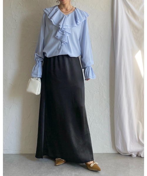 She's Closet(シーズクローゼット)の「シャイニー光沢 セミフレア ロングサテンスカート(スカート・レディース・ブラック/グレイッシュベージュ/アイボリー・FREE)」の8枚目の写真