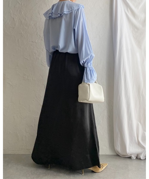 She's Closet(シーズクローゼット)の「シャイニー光沢 セミフレア ロングサテンスカート(スカート・レディース・ブラック/グレイッシュベージュ/アイボリー・FREE)」の9枚目の写真