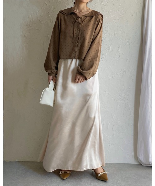 She's Closet(シーズクローゼット)の「シャイニー光沢 セミフレア ロングサテンスカート(スカート・レディース・ブラック/グレイッシュベージュ/アイボリー・FREE)」の11枚目の写真