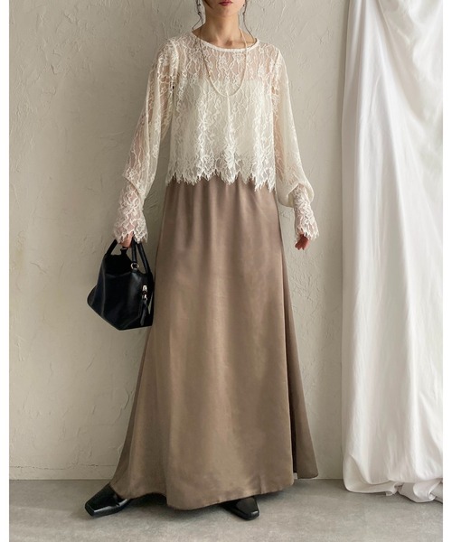 She's Closet(シーズクローゼット)の「シャイニー光沢 セミフレア ロングサテンスカート(スカート・レディース・ブラック/グレイッシュベージュ/アイボリー・FREE)」の12枚目の写真