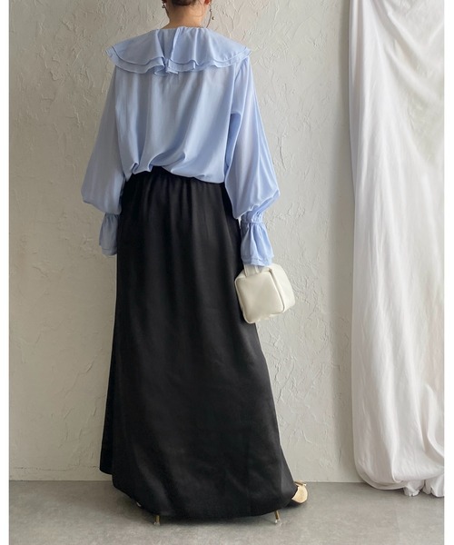 She's Closet(シーズクローゼット)の「シャイニー光沢 セミフレア ロングサテンスカート(スカート・レディース・ブラック/グレイッシュベージュ/アイボリー・FREE)」の15枚目の写真