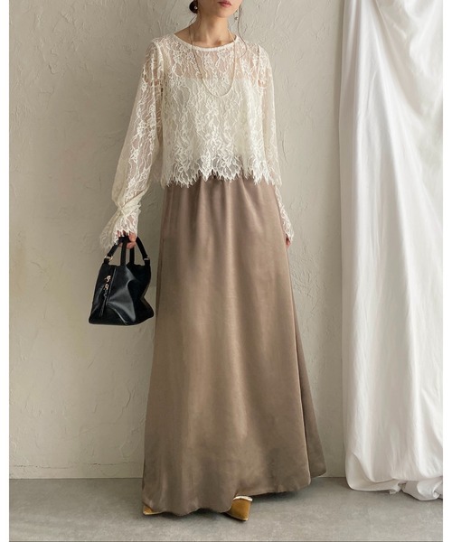 She's Closet(シーズクローゼット)の「シャイニー光沢 セミフレア ロングサテンスカート(スカート・レディース・ブラック/グレイッシュベージュ/アイボリー・FREE)」の17枚目の写真