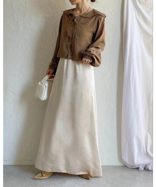 She's Closet(シーズクローゼット)の「シャイニー光沢 セミフレア ロングサテンスカート(スカート・レディース・ブラック/グレイッシュベージュ/アイボリー・FREE)」の18枚目の写真