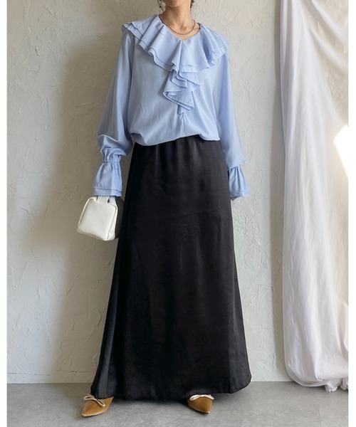 She's Closet(シーズクローゼット)の「シャイニー光沢 セミフレア ロングサテンスカート(スカート・レディース・ブラック/グレイッシュベージュ/アイボリー・FREE)」の19枚目の写真