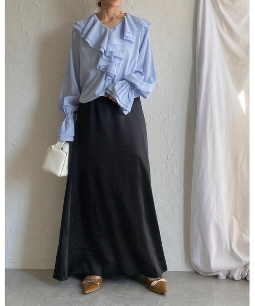 She's Closet(シーズクローゼット)の「シャイニー光沢 セミフレア ロングサテンスカート(スカート・レディース・ブラック/グレイッシュベージュ/アイボリー・FREE)」の20枚目の写真
