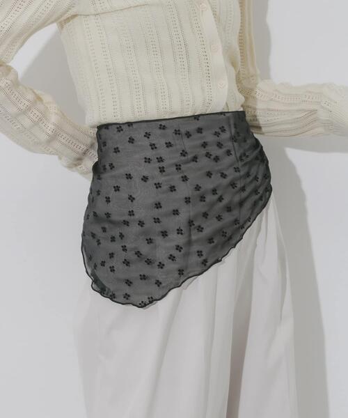 SMELLY（スメリー）の「フラワーサンカクスカーフ（バンダナ/スカーフ・レディース・ブラック/アイボリー・-）」の10枚目の写真