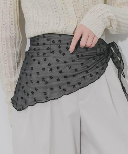 SMELLY（スメリー）の「フラワーサンカクスカーフ（バンダナ/スカーフ・レディース・ブラック/アイボリー・-）」の11枚目の写真