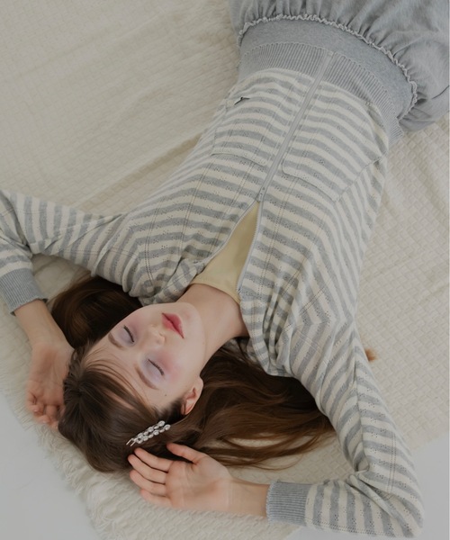 JUMELLE(ジュメロ)の「ボーダーニットカーデ(カーディガン/ボレロ・レディース・グレー・FREE)」の4枚目の写真